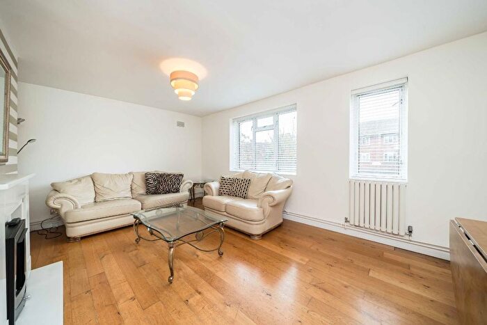 2 Bedroom Flat To Rent In Fairfield Street, London, SW18