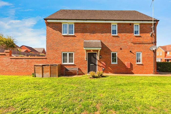 2 Bedroom Flat For Sale In Weavers Branch, Thame, OX9
