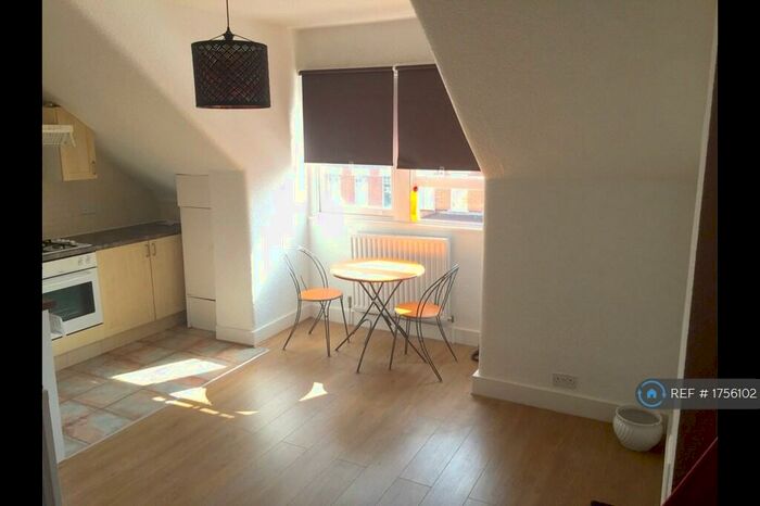 1 Bedroom Flat To Rent In Hillfield Avenue, London, N8