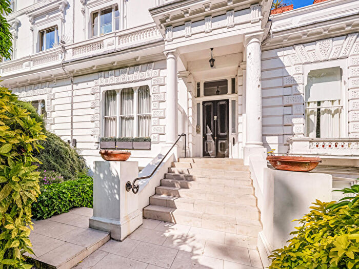 3 Bedroom Flat For Sale In The Boltons, London, SW10