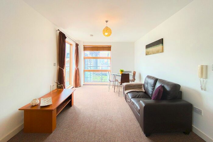 2 Bedroom Flat To Rent In Barton Place, Green Quarter, Manchester, M4
