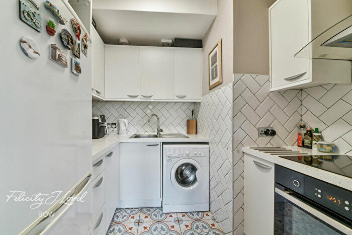 2 Bedroom Flat For Sale In East India Dock Road, London, E14