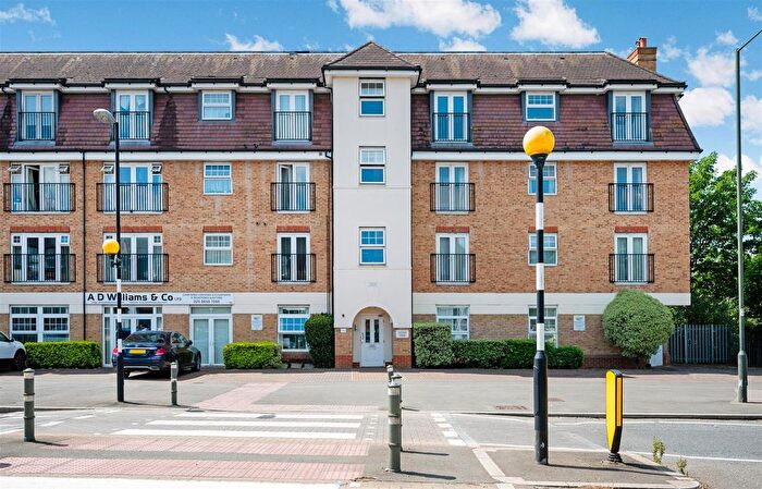 1 Bedroom Flat To Rent In Green Lane, Morden, SM4