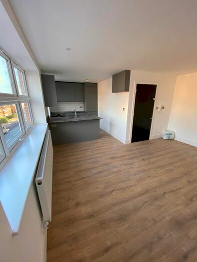1 Bedroom Flat To Rent In Queens Parade, Friern Barnet Road, London N11