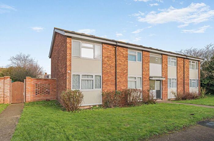 2 Bedroom Flat For Sale In Walton-On-Thames, Surrey, KT12