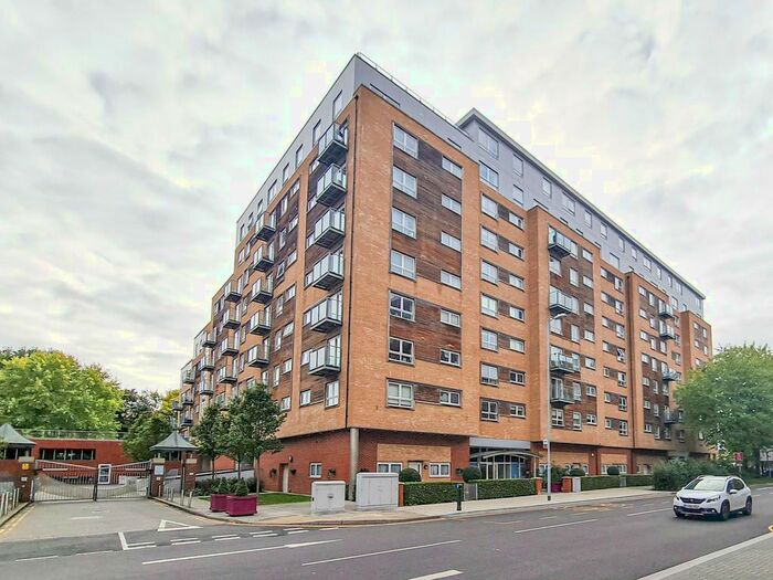 2 Bedroom Flat To Rent In Cherrydown East, Basildon, SS16