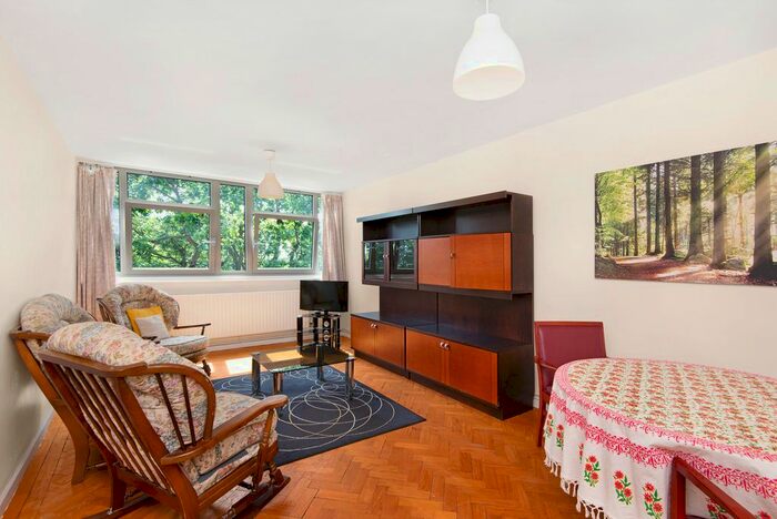 2 Bedroom Flat To Rent In Holly Tree Close, London, SW19