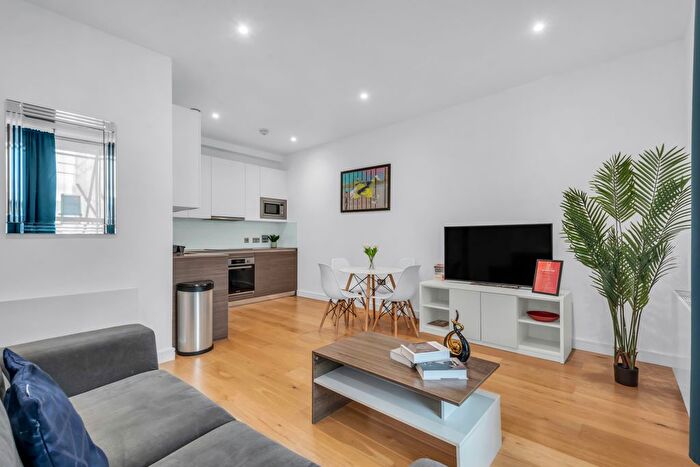 1 Bedroom Studio To Rent In Cressys Corner, Lampton Road, Hounslow, TW3