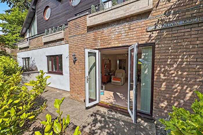 2 Bedroom Flat For Sale In Ferndown, BH22