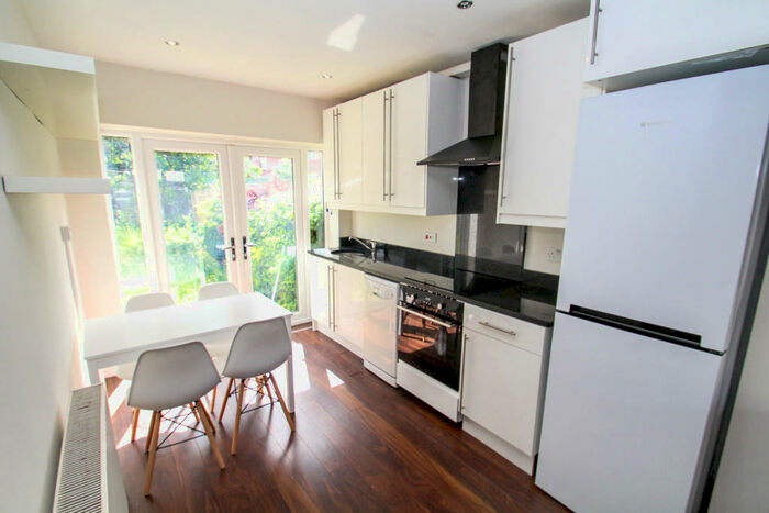 4 Bedroom Semi-Detached House To Rent In St. Annes Drive, Burley, LS4