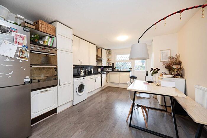 4 Bedroom House For Sale In De Beauvoir Road, Islington, London, N1