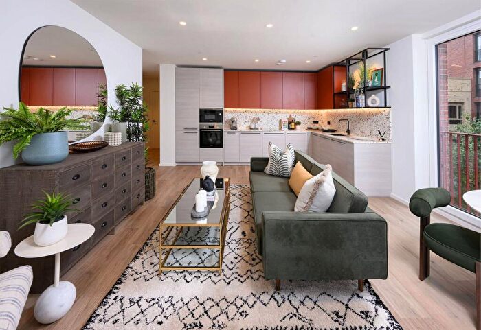 1 Bedroom Flat For Sale In Heron Wharf, Poplar, E14