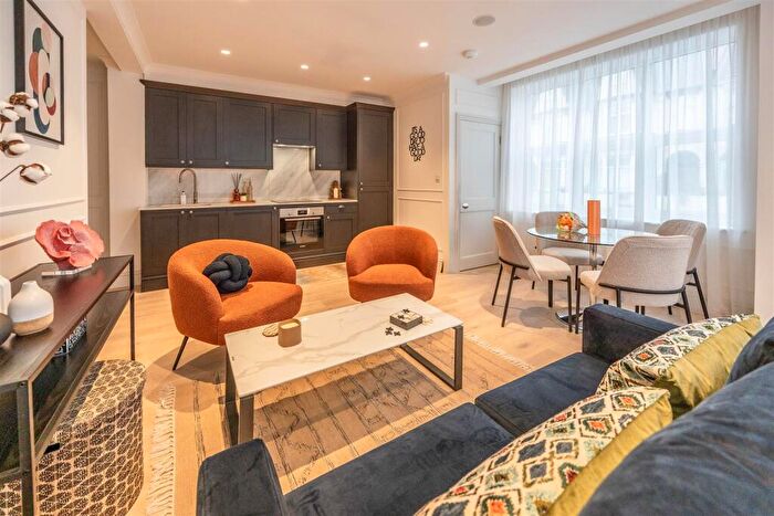 2 Bedroom Apartment For Sale In The Saltings, Pall Mall, Leigh-On-Sea, SS9