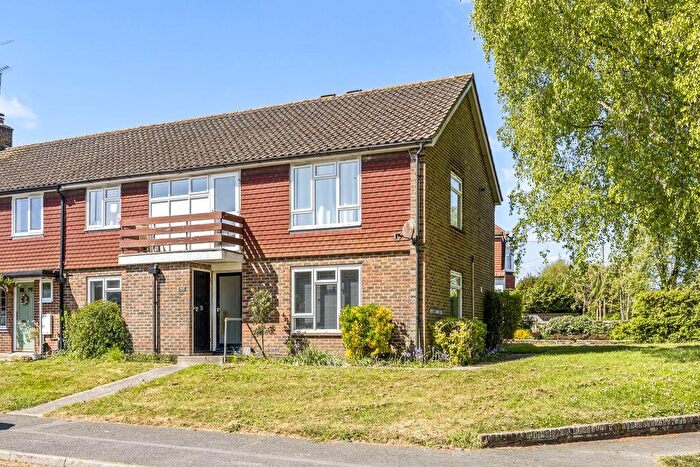 2 Bedroom Flat For Sale In Kings Stone Avenue, Steyning, BN44