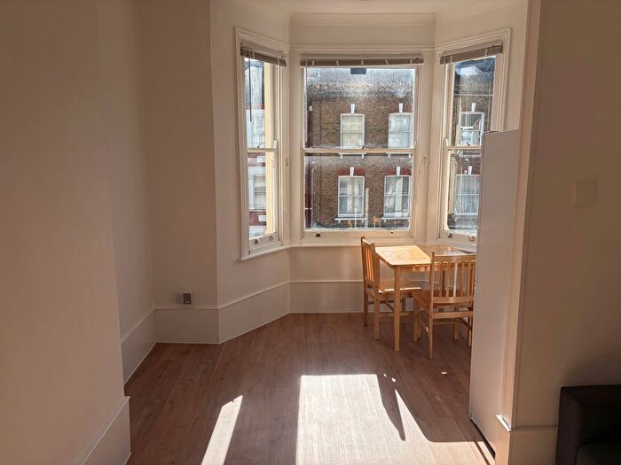 1 Bedroom Flat To Rent In Hemstal Road, West Hampstead London, NW6