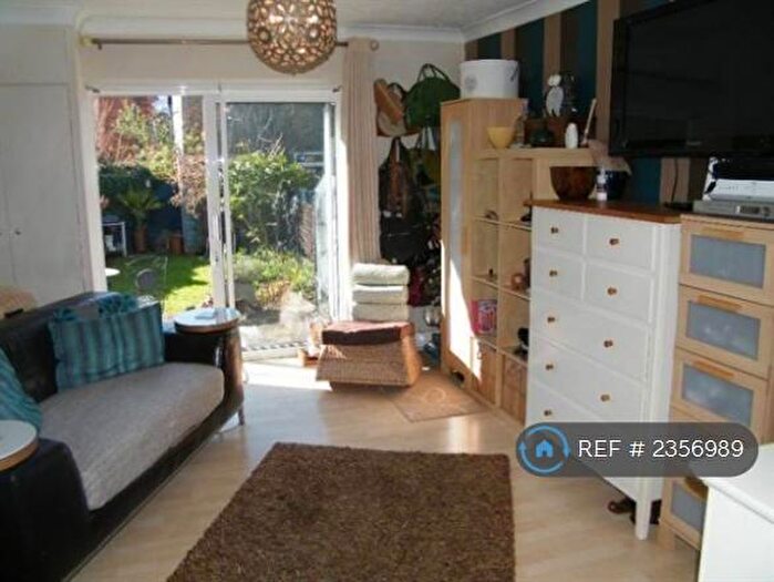 Studio To Rent In Lenham Road, Sutton, SM1