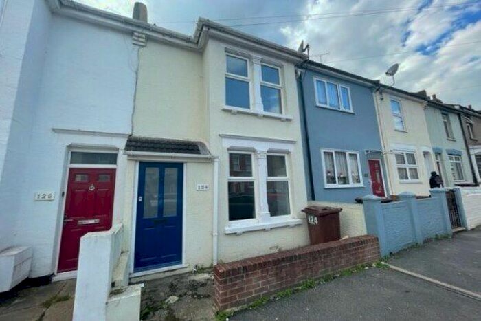 3 Bedroom Property To Rent In Glencoe Road, Chatham, ME4