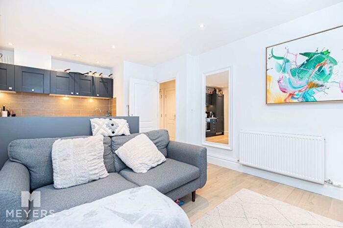 1 Bedroom Flat For Sale In Exton Gardens, , Knyveton Road, BH1