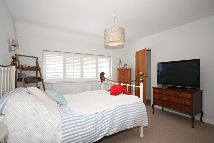 5 Bedroom Detached House To Rent In White Rose Lane, Woking, GU22