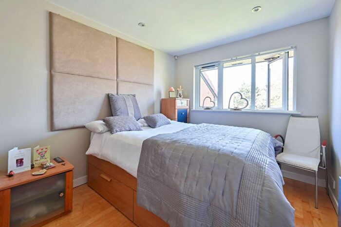 2 Bedroom Flat For Sale In Richfield Road, Bushey, WD23