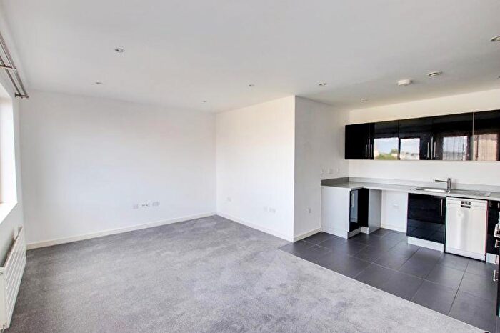 2 Bedroom Flat To Rent In Bythesea Road, Trowbridge, BA14