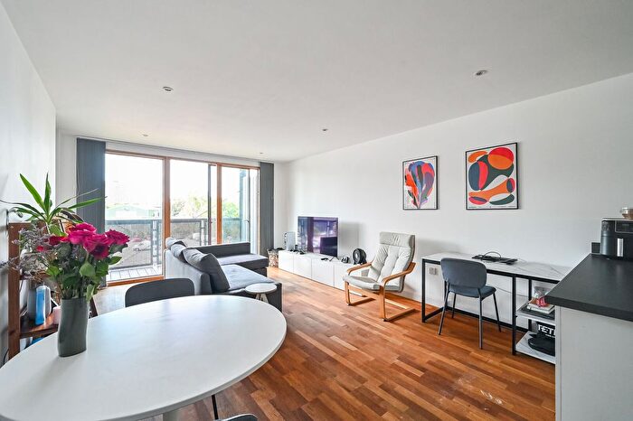 1 Bedroom Flat For Sale In Three Mill Lane, Tower Hamlets, London, E3