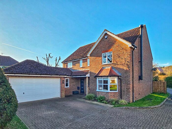 4 Bedroom Detached House For Sale In Pennyfathers Close, Maulden, Bedfordshire, MK45