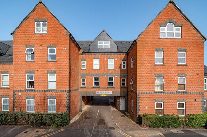 1 Bedroom Flat For Sale In Heath Hill Road South, Crowthorne, Berkshire, RG45