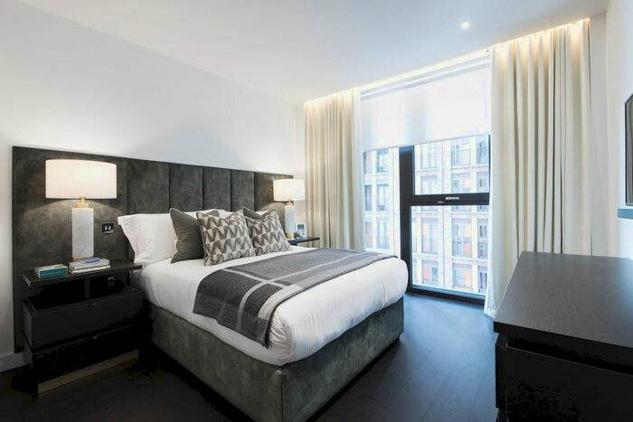 2 Bedroom Flat To Rent In Charles Clowes Walk, London, SW11