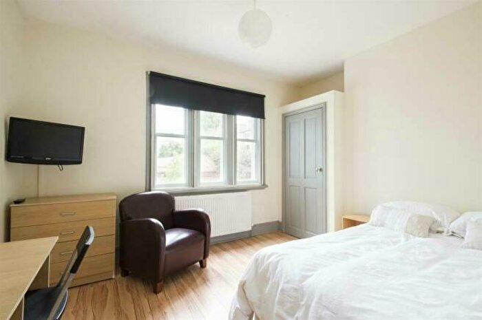 8 Bedroom Semi-Detached House To Rent In Forest Road East, Arboretum, Nottingham, NG1