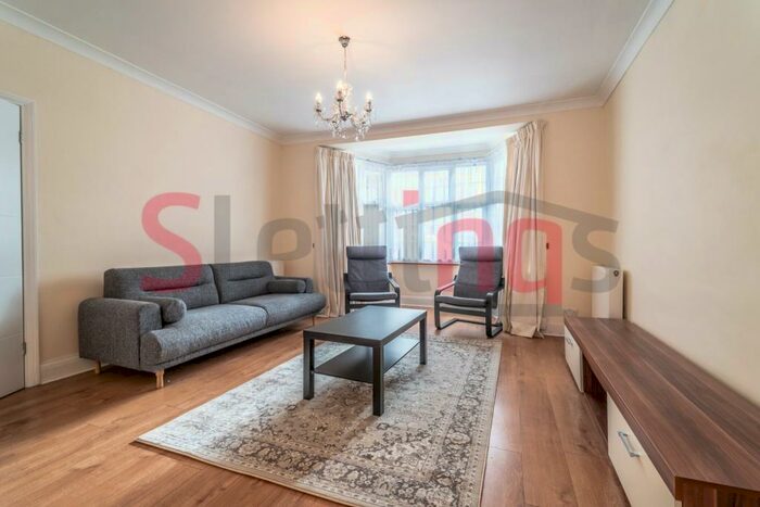 5 Bedroom Detached House To Rent In Hendon-Greyhound Hill, NW4