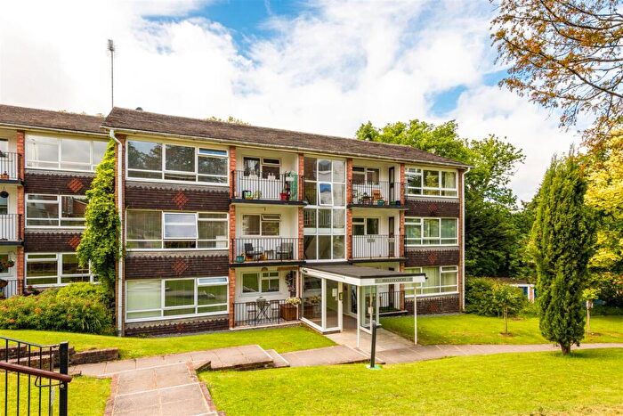 2 Bedroom Flat For Sale In Paddockhall Road, Haywards Heath, RH16