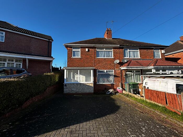 3 Bedroom Semi Detached House To Rent In Lee Gardens, Smethwick, B67