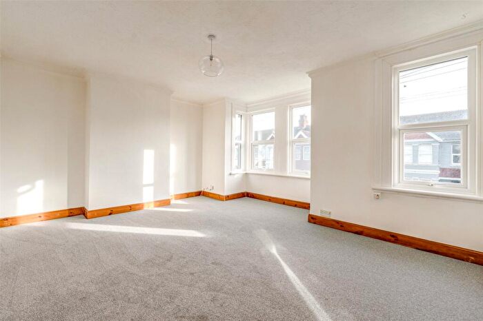 1 Bedroom Flat For Sale In Ham Road, Worthing, West Sussex, BN11
