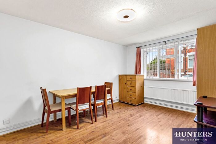 1 Bedroom Flat For Sale In Willesden Lane, Brondesbury Park, London, NW6