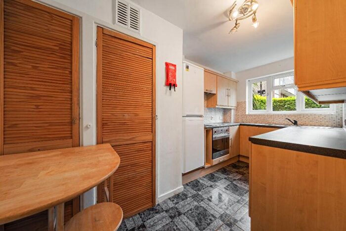 4 Bedroom Maisonette To Rent In Evelyn Court, Evelyn Walk, N1