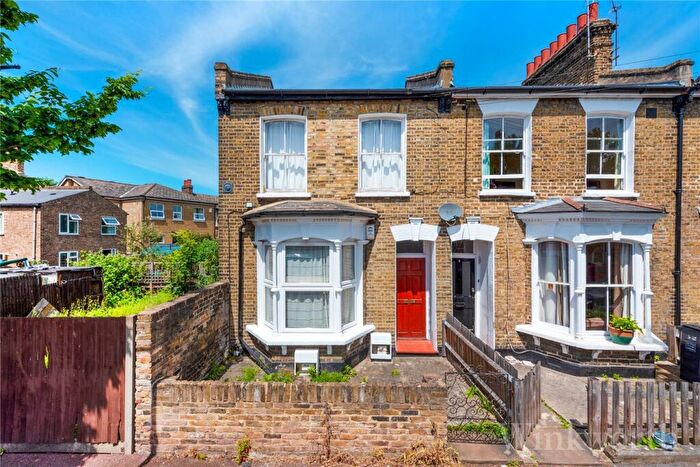 1 Bedroom Apartment For Sale In Leylang Road, London, SE14