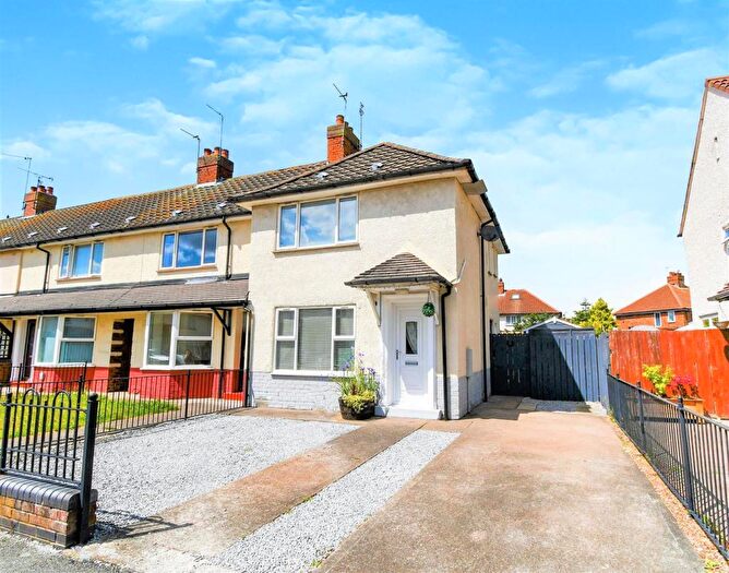 3 Bedroom Semi Detached House For Sale In Grantley Grove, Hull, HU9