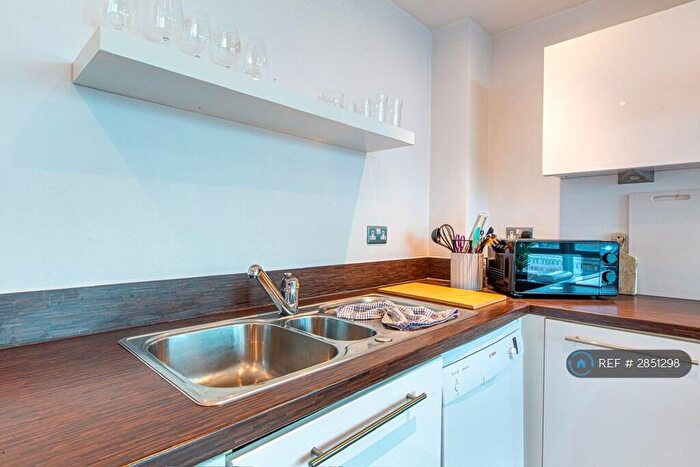 2 Bedroom Flat To Rent In St George Building, Leeds, LS1