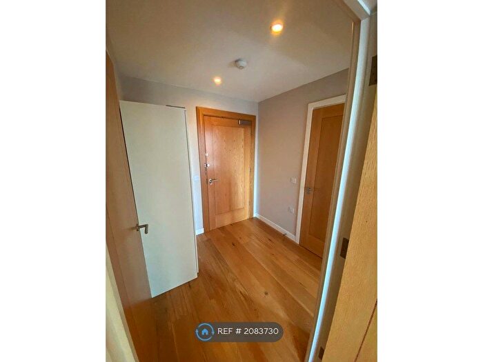 1 Bedroom Flat To Rent In Watermans Place, Leeds, LS1