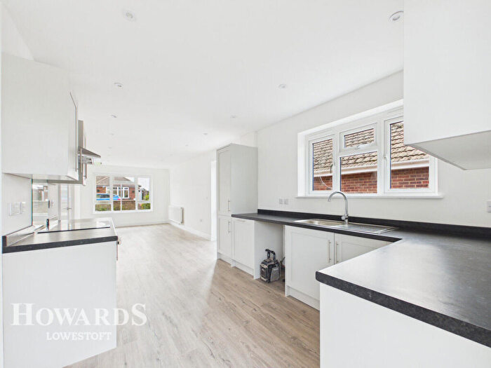 2 Bedroom Detached Bungalow For Sale In Malvern Rise, Lowestoft, NR32