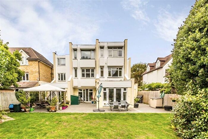 2 Bedroom Flat To Rent In Holmesdale Road, Teddington, TW11