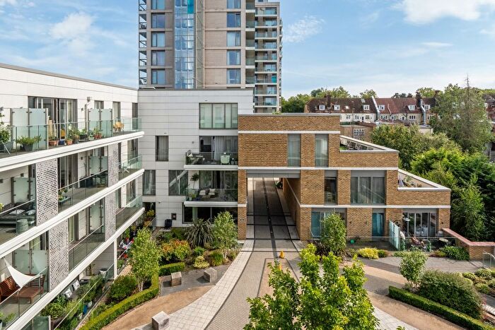 3 Bedroom Flat To Rent In Acton Walk, London, N20