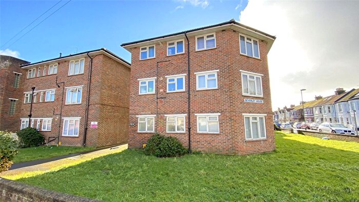 1 Bedroom Flat For Sale In Beverley House, Penhill Road, Lancing, West Sussex, BN15