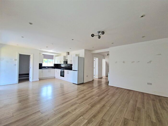 3 Bedroom Maisonette To Rent In Stockdove Way, Perivale, Greenford, UB6