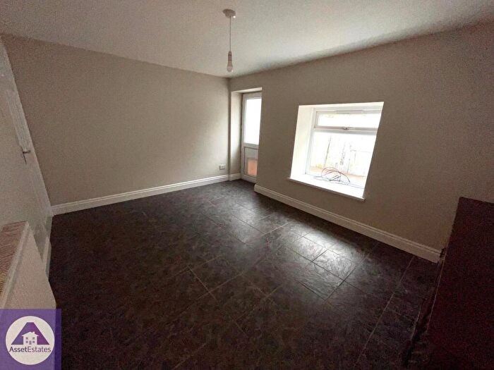 2 Bedroom Flat To Rent In Abertillery Road, Blaina, NP13