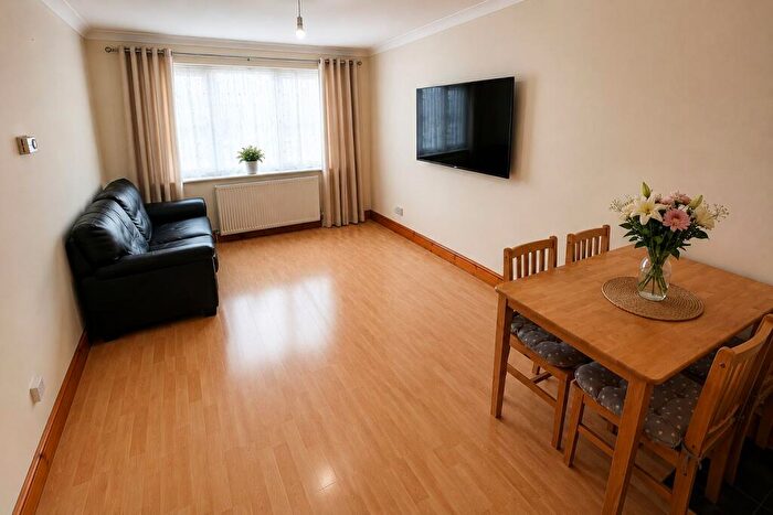 1 Bedroom Flat To Rent In Cranbrook Road, Ilford, IG2