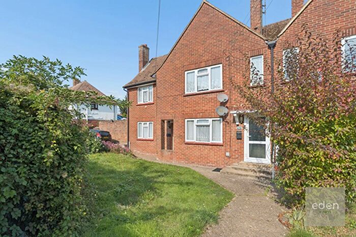 2 Bedroom Maisonette For Sale In Bishops Close, Nettlestead, ME18