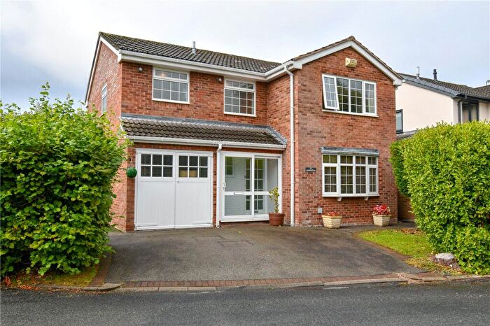 4 Bedroom Detached House For Sale In Heythrop Drive, Heswall, Wirral, CH60