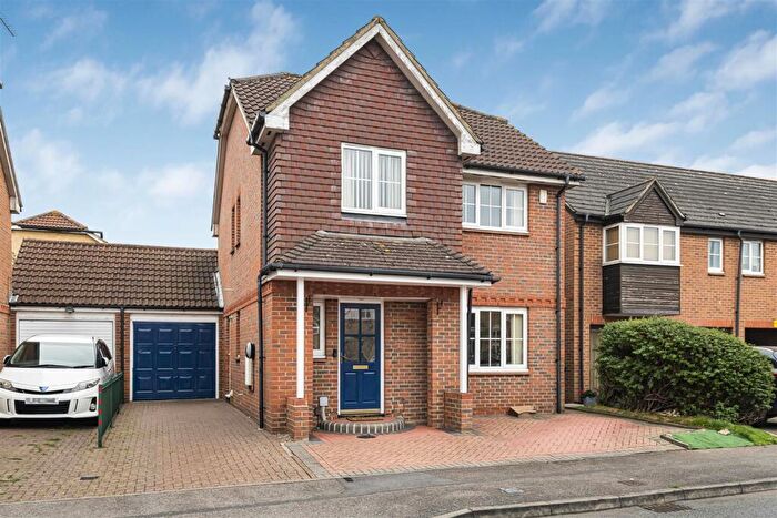 4 Bedroom Detached House For Sale In Eltham Avenue, Slough, SL1